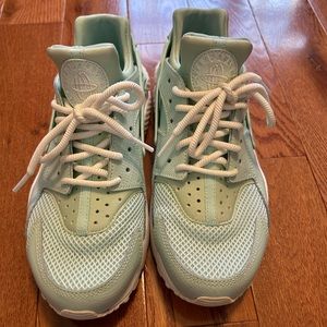 Nike Huarache Sneakers